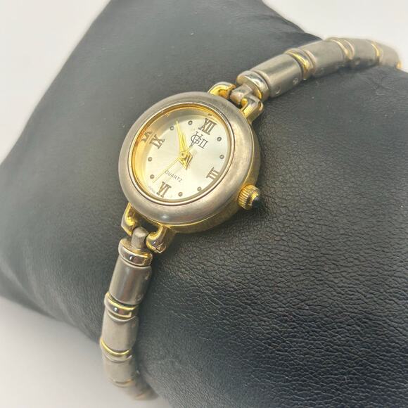 Gloria Vanderbilt Women’s Silver Fashion Quartz Watch 22mm Working - Picture 2 of 8